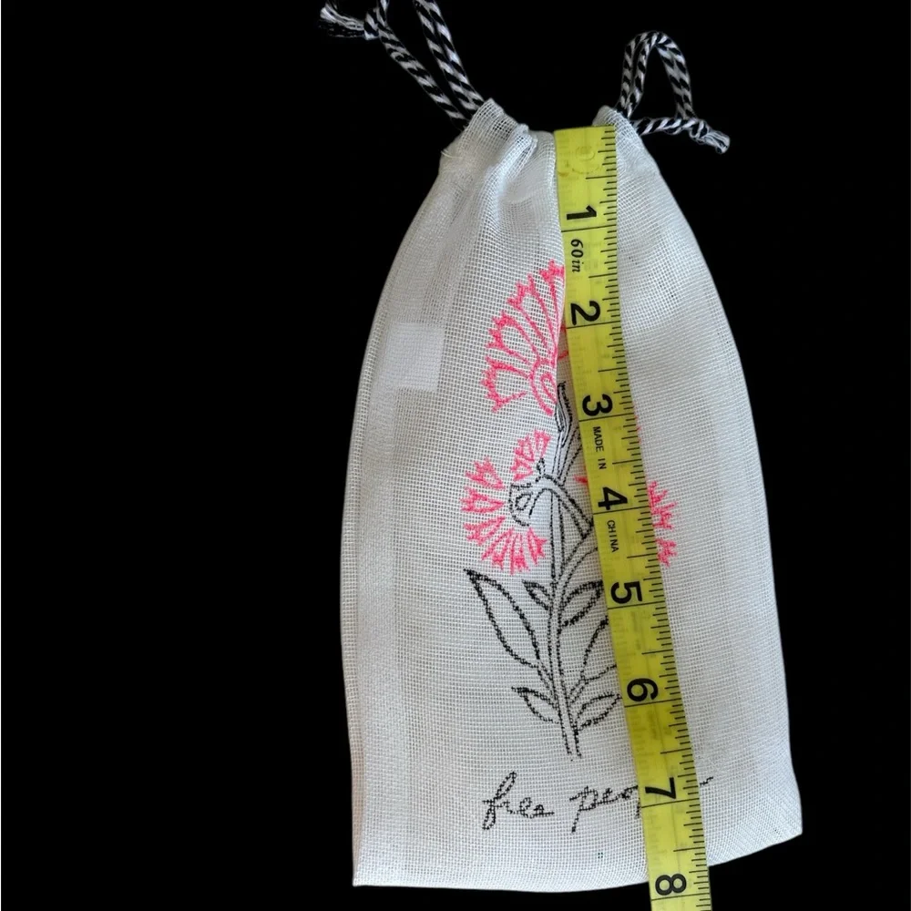 ❤️Free People White and Pink Floral Gift Bag